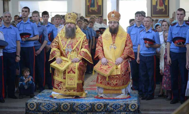 В неделю 6-ю по Пасхе митрополит Ростовский и Новочеркасский Меркурий совершил Божественную литургию в Покровском кафедральном соборе г. Шахты