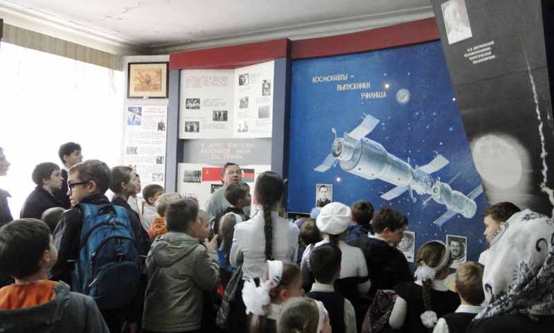 Воспитанники «Русской Православной школы» Краснодара побывали в гостях у лётчиков