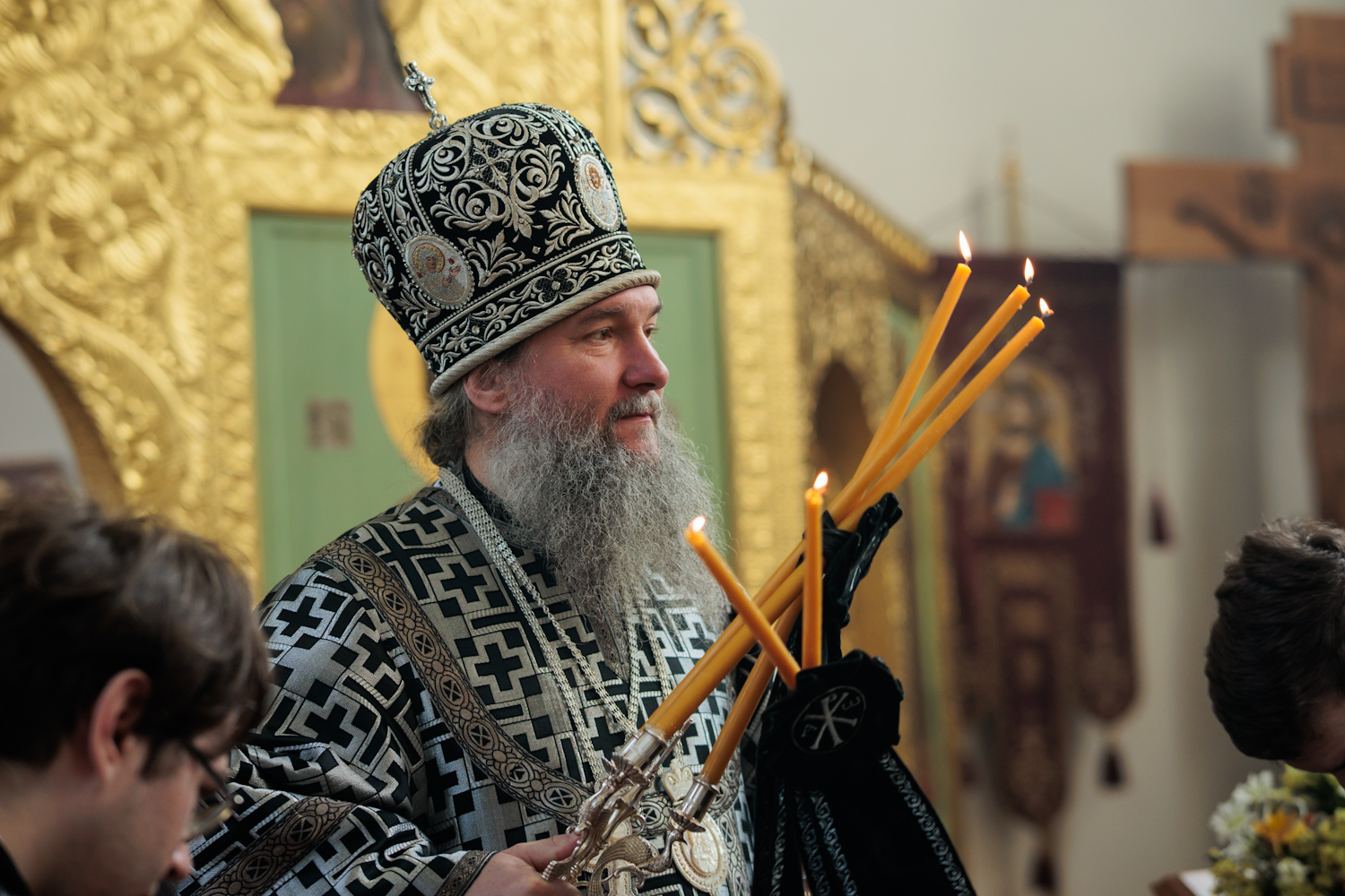 В Великий Вторник митрополит Евгений совершил Литургию Преждеосвященных Даров в Порт-Артурском храме Екатеринбурга