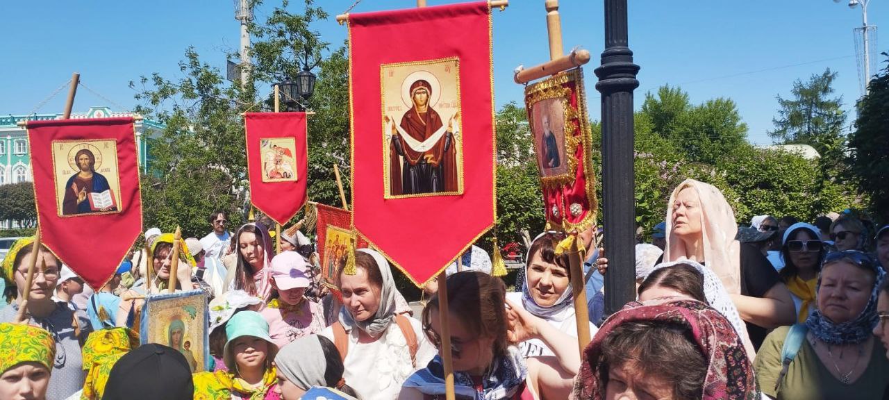 «Это впечатляющее событие и радостное завершение учебного года!»: В Екатеринбургской епархии прошел детский крестный ход, посвященный окончанию учебного года