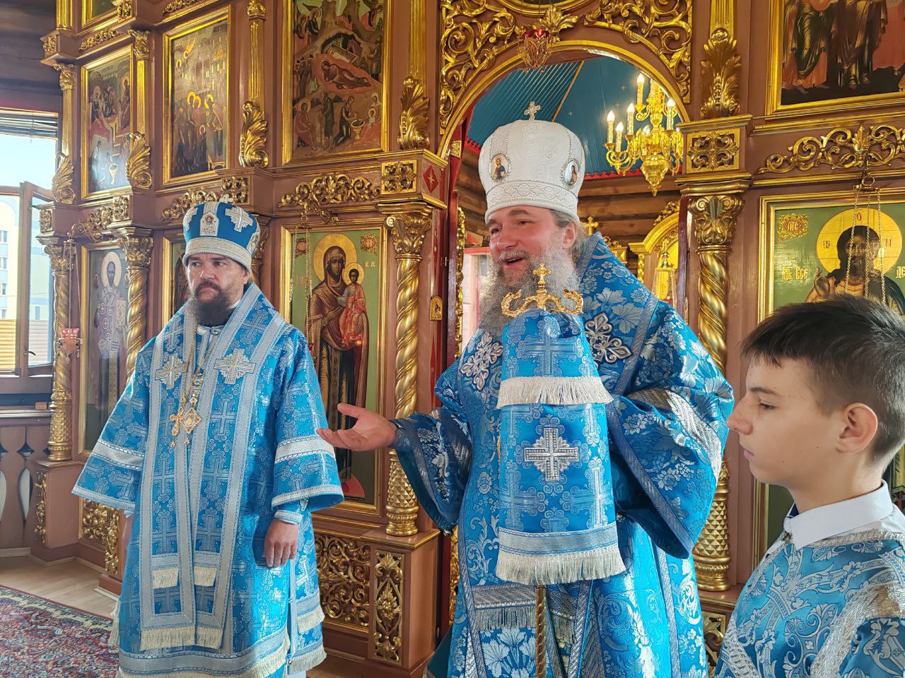 Митрополит Евгений совершил Божественную литургию в Нарьян-Маре
