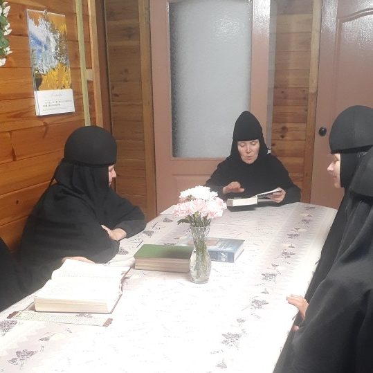 Свет знания. В Сарапульской епархии Библию изучают в монашеской группе