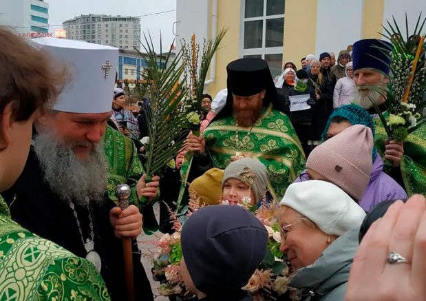 В праздник Входа Господня в Иерусалим митрополит Екатеринбургский и Верхотурский Евгений совершил Литургию с участием детей