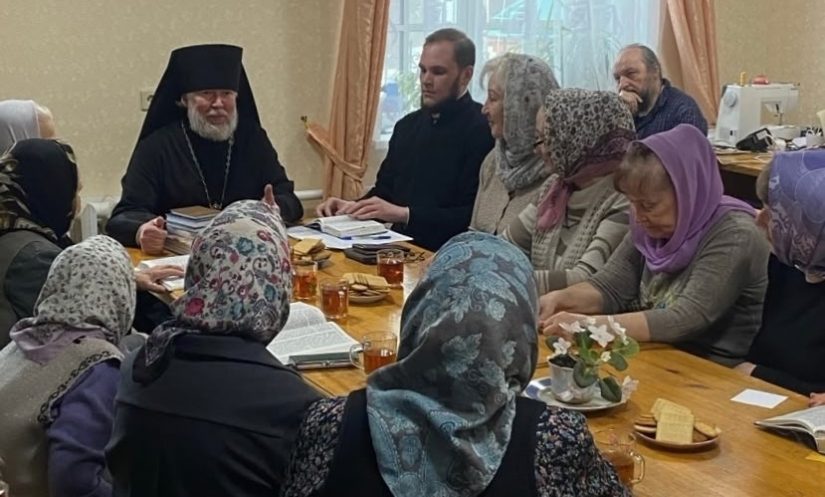 В Сарапульской епархии епископ посещает занятия приходских групп по изучению Священного Писания