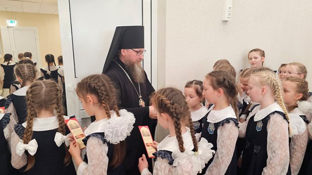 В Череповце состоялось праздничное мероприятие для школьников, изучающих православную культуру