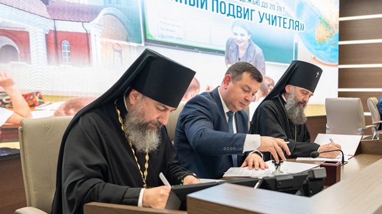 В Майкопе подвели итоги II межрегионального этапа XXI ежегодного Всероссийского конкурса «За нравственный подвиг учителя» по Южному федеральному округу