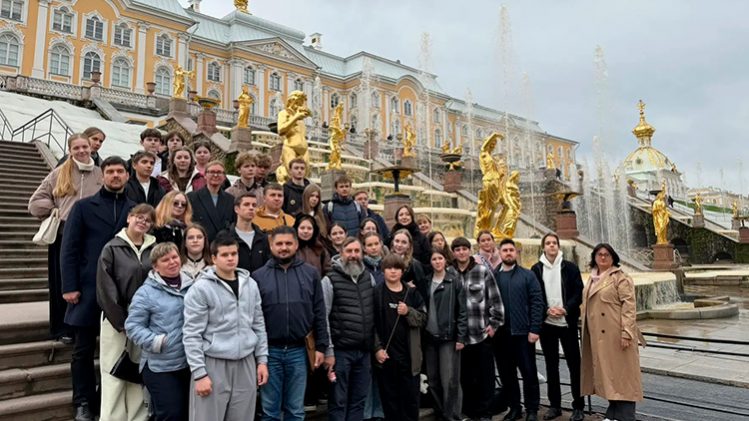 В Санкт-Петербурге завершилась культурно-образовательная программа для финалистов интеллектуальной игры «Пять локтей до сажени»