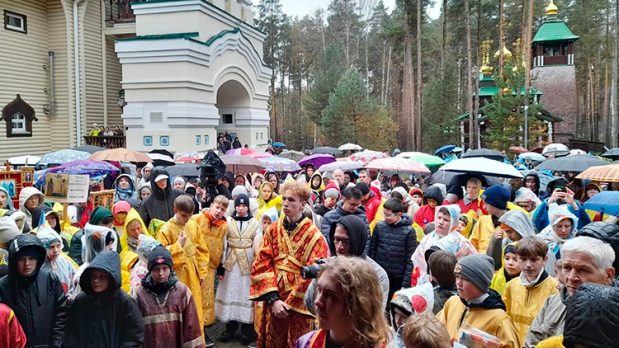 «Радость и благодать после общей молитвы»: В Екатеринбургской епархии прошел молебен на начало учебного года