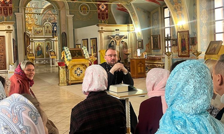 Слово Божие — путь к сердцу: занятие по книге «Бытие» в Сарапуле в рамках Патриаршей программы изучения Библии