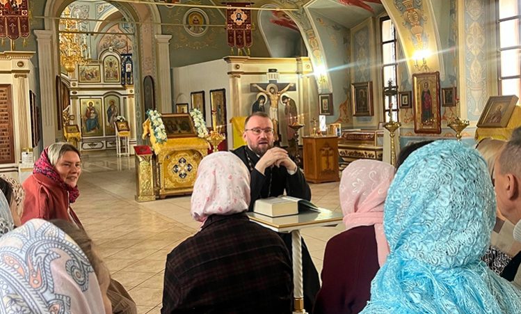 Слово Божие — путь к сердцу: занятие по книге «Бытие» в Сарапуле в рамках Патриаршей программы изучения Библии