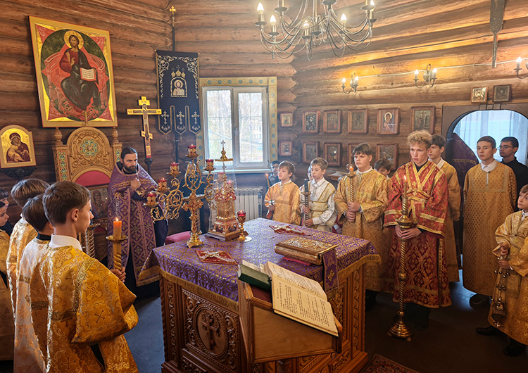 «Самое главное, все смогли послужить Богу». В Екатеринбургской епархии прошел слет алтарников, чтецов и звонарей